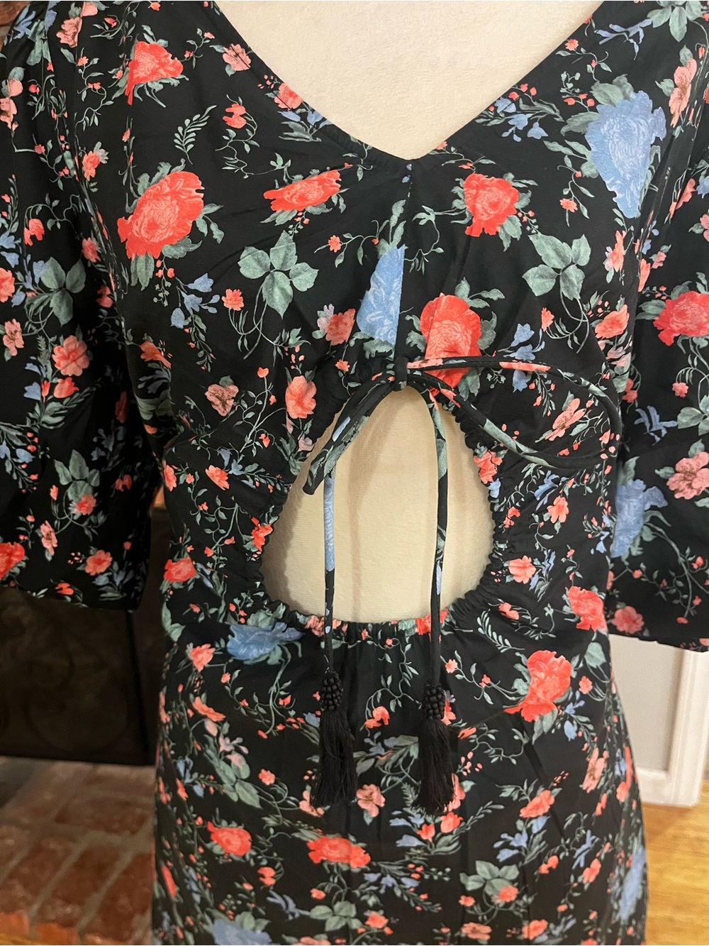 Anthropologie Maeve Black Coral Blue Floral Short Sleeve VNeck Mini Dress L NWOT - Picture 4 of 9